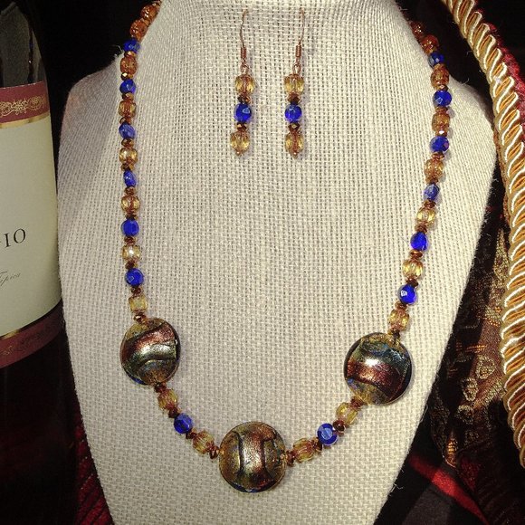 Handmade necklace & earring set with a trio of gold foil Murano focals - Picture 1 of 8